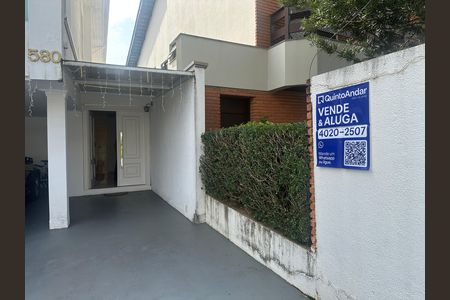 Casa de condomínio para alugar com 348m², 4 quartos e 6 vagasFachada