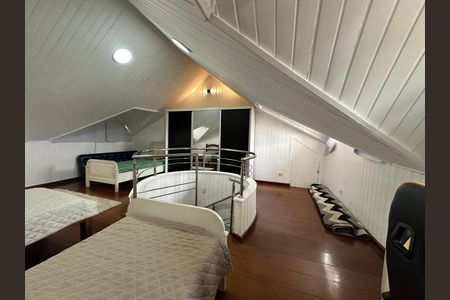 Casa de condomínio para alugar com 348m², 4 quartos e 6 vagasQuarto