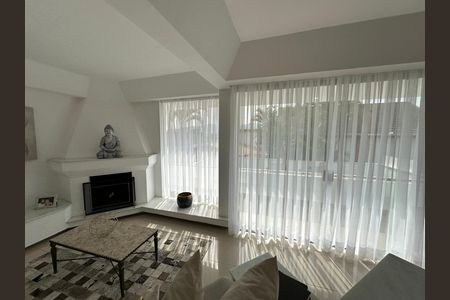 Casa de condomínio para alugar com 348m², 4 quartos e 6 vagasSala