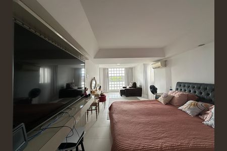 Casa de condomínio para alugar com 348m², 4 quartos e 6 vagasSuíte 2