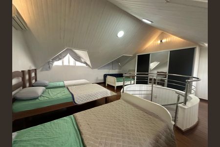 Casa de condomínio para alugar com 348m², 4 quartos e 6 vagasQuarto