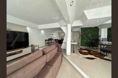 Casa de condomínio para alugar com 348m², 4 quartos e 6 vagasSala