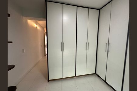 Casa de condomínio para alugar com 348m², 4 quartos e 6 vagasCloset da suíte 2