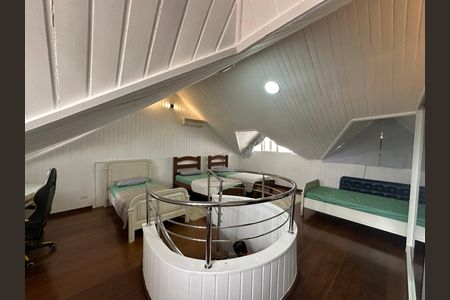 Casa de condomínio para alugar com 348m², 4 quartos e 6 vagasQuarto