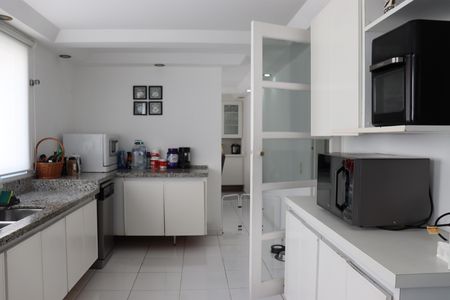 Casa de condomínio para alugar com 348m², 4 quartos e 6 vagasCozinha