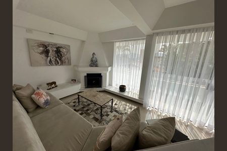 Casa de condomínio para alugar com 348m², 4 quartos e 6 vagasSala