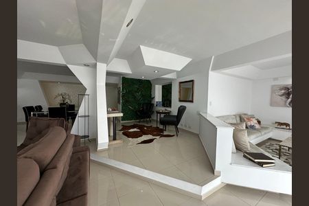 Casa de condomínio para alugar com 348m², 4 quartos e 6 vagasSala