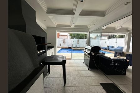 Casa de condomínio para alugar com 348m², 4 quartos e 6 vagasChurrasqueira