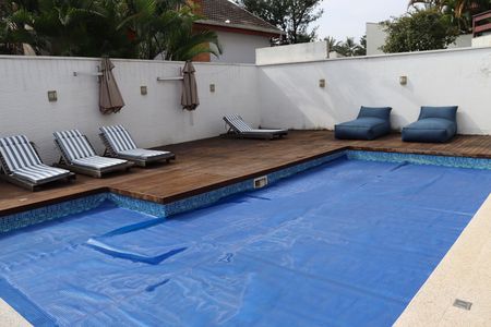 Casa de condomínio para alugar com 348m², 4 quartos e 6 vagasPiscina