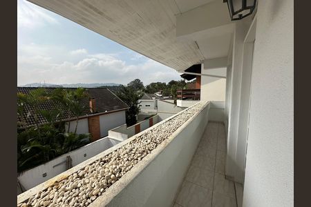 Casa de condomínio para alugar com 348m², 4 quartos e 6 vagasVaranda