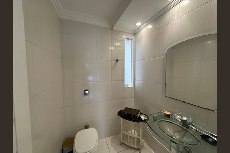 Casa de condomínio para alugar com 348m², 4 quartos e 6 vagasLavabo