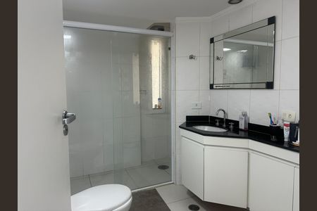Casa de condomínio para alugar com 348m², 4 quartos e 6 vagasBanheiro da Suíte 3