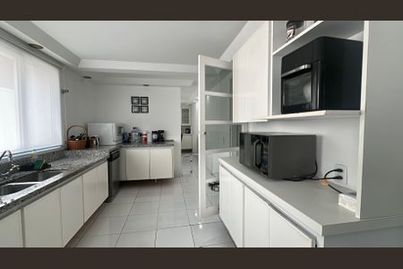 Casa de condomínio para alugar com 348m², 4 quartos e 6 vagasCozinha
