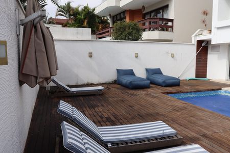Casa de condomínio para alugar com 348m², 4 quartos e 6 vagasPiscina