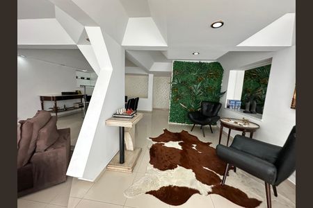 Casa de condomínio para alugar com 348m², 4 quartos e 6 vagasSala