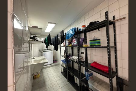 Casa de condomínio para alugar com 348m², 4 quartos e 6 vagasÁrea de Serviço