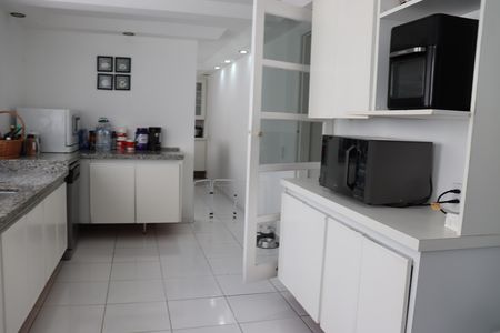 Casa de condomínio para alugar com 348m², 4 quartos e 6 vagasCozinha