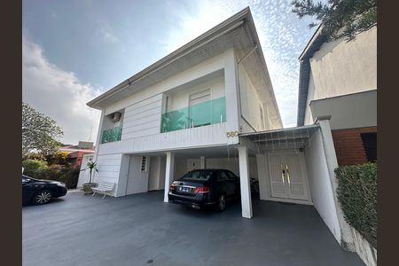 Casa de condomínio para alugar com 348m², 4 quartos e 6 vagasFachada