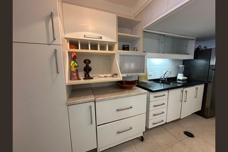 Casa de condomínio para alugar com 348m², 4 quartos e 6 vagasCozinha