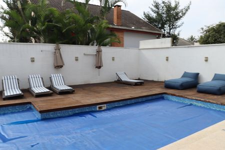 Casa de condomínio para alugar com 348m², 4 quartos e 6 vagasPiscina