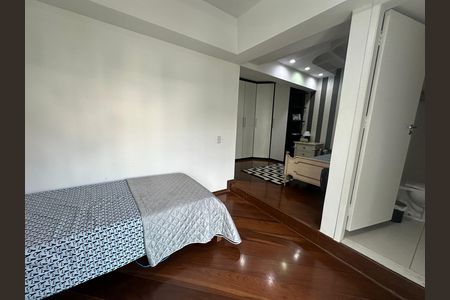 Casa de condomínio para alugar com 348m², 4 quartos e 6 vagasSuíte 3