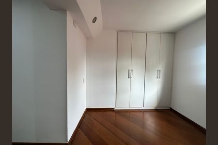 Casa de condomínio para alugar com 348m², 4 quartos e 6 vagasSuíte 1
