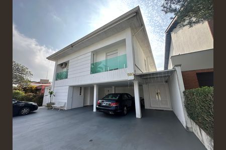 Casa de condomínio para alugar com 348m², 4 quartos e 6 vagasFachada