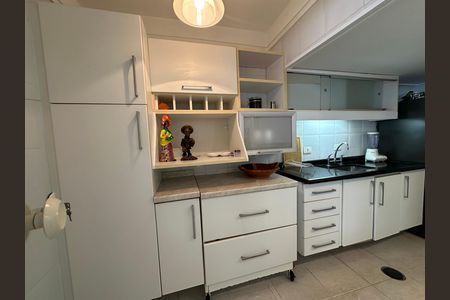 Casa de condomínio para alugar com 348m², 4 quartos e 6 vagasCozinha
