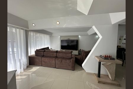 Casa de condomínio para alugar com 348m², 4 quartos e 6 vagasSala