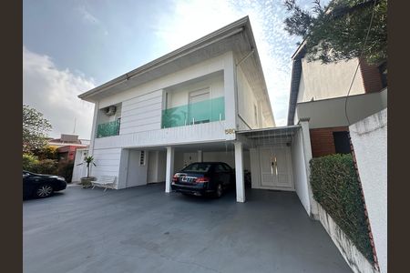Casa de condomínio para alugar com 348m², 4 quartos e 6 vagasFachada