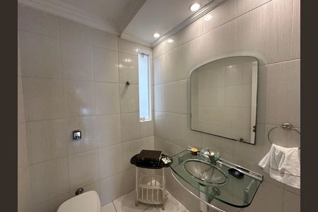 Casa de condomínio para alugar com 348m², 4 quartos e 6 vagasLavabo