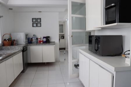 Casa de condomínio para alugar com 348m², 4 quartos e 6 vagasCozinha
