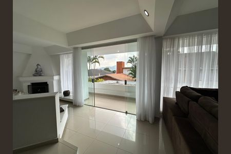 Casa de condomínio para alugar com 348m², 4 quartos e 6 vagasSala