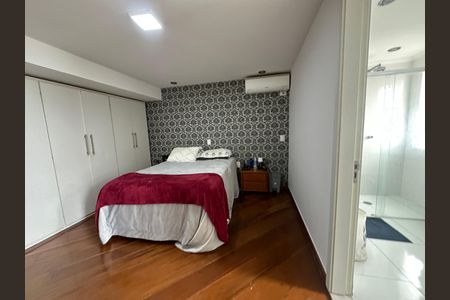 Casa de condomínio para alugar com 348m², 4 quartos e 6 vagasSuíte 1