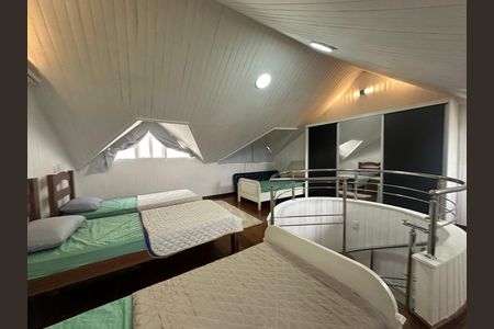 Casa de condomínio para alugar com 348m², 4 quartos e 6 vagasQuarto