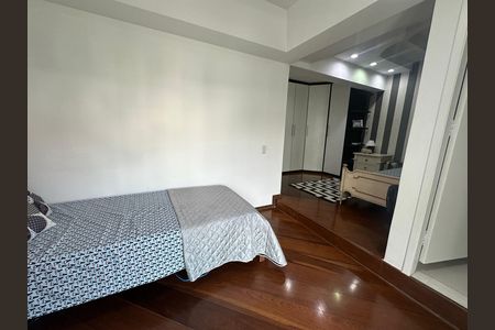 Casa de condomínio para alugar com 348m², 4 quartos e 6 vagasSuíte 3