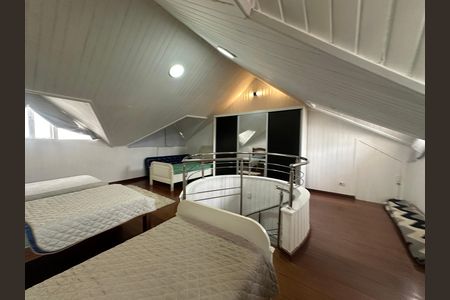 Casa de condomínio para alugar com 348m², 4 quartos e 6 vagasQuarto