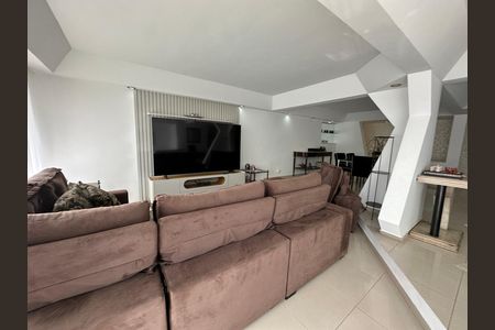 Casa de condomínio para alugar com 348m², 4 quartos e 6 vagasSala