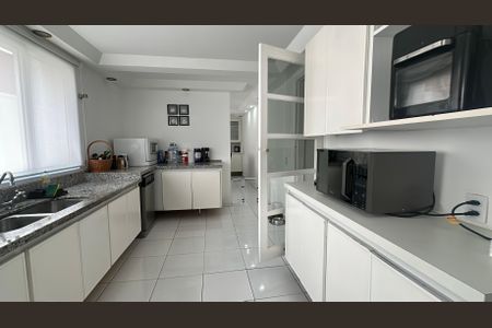 Casa de condomínio para alugar com 348m², 4 quartos e 6 vagasCozinha