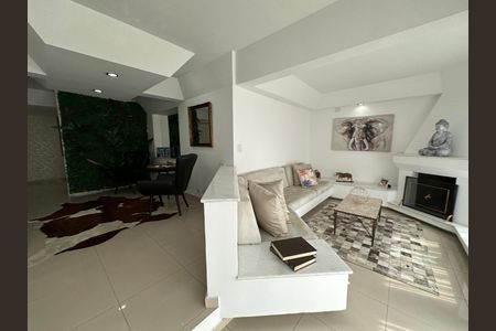Casa de condomínio para alugar com 348m², 4 quartos e 6 vagasSala
