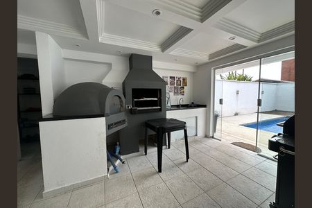 Casa de condomínio para alugar com 348m², 4 quartos e 6 vagasChurrasqueira