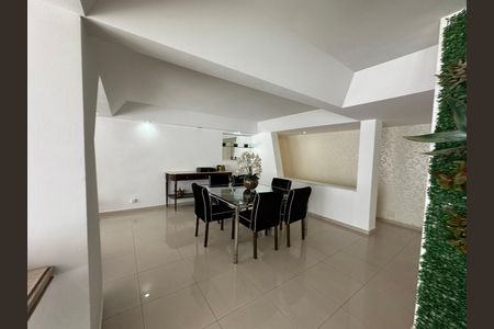 Casa de condomínio para alugar com 348m², 4 quartos e 6 vagasSala de Jantar