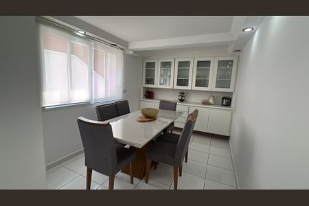 Casa de condomínio para alugar com 348m², 4 quartos e 6 vagasCopa