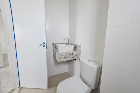 Apartamento à venda com 69m², 2 quartos e 2 vagas Apartamento à venda com 69m², 2 quartos e 2 vagasBanheiro da Suíte
