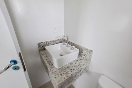 Apartamento à venda com 69m², 2 quartos e 2 vagas Apartamento à venda com 69m², 2 quartos e 2 vagasBanheiro da Suíte