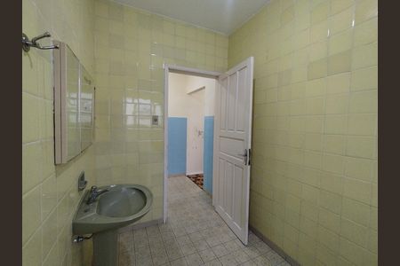 Casa à venda com 100m², 2 quartos e 2 vagasBanheiro 