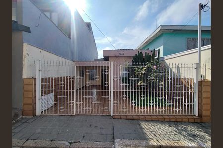 Fachada  de casa à venda com 2 quartos, 100m² em Vila Liviero, São Paulo