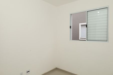 Quarto 2 de casa de condomínio para alugar com 2 quartos, 48m² em Jardim Robru, São Paulo