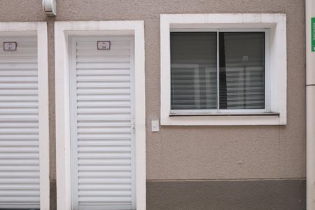 Casa de condomínio para alugar com 48m², 2 quartos e 1 vagaÁrea comum - Porta do imóvel