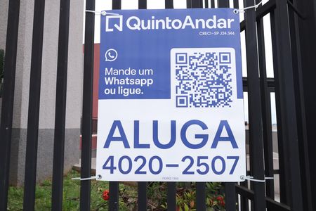 Casa de condomínio para alugar com 48m², 2 quartos e 1 vagaPlaca instalada na fachada do condomínio - Código da placa: FEWQ-1355